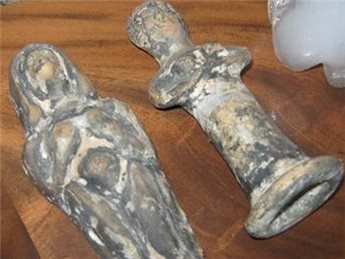 العثور على 8 قطع أثرية بحوزة مسافرة فرنسية  